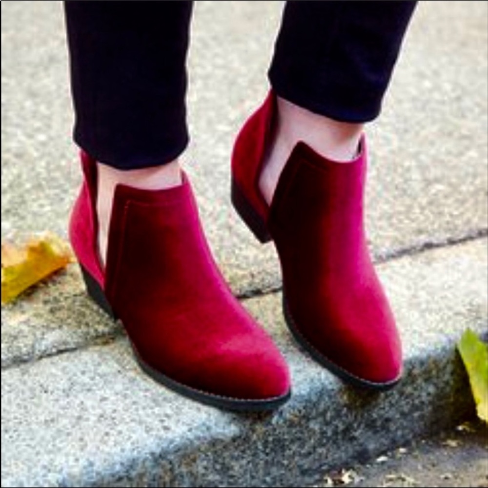 Beautiful velvet ankle boots